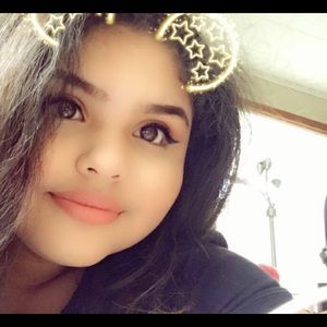 Meet your Posher, Adamari